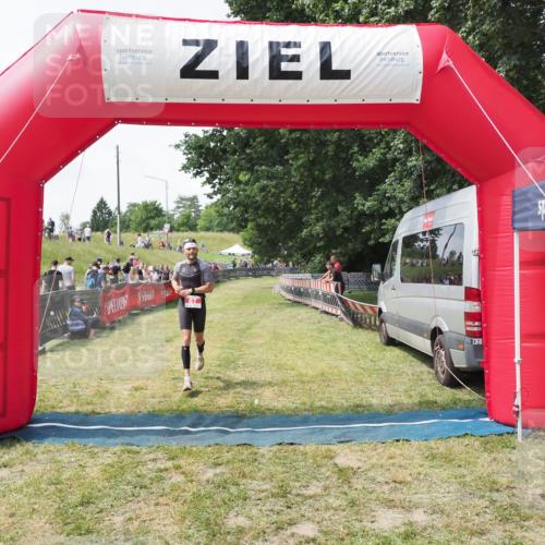 21.06.2025 - 27. Vierlanden-Triathlon MichiJ http://msf.ph/oto/8027692 15.06.2026 12:08:14 Ziel 87 meine-sportfotos.de