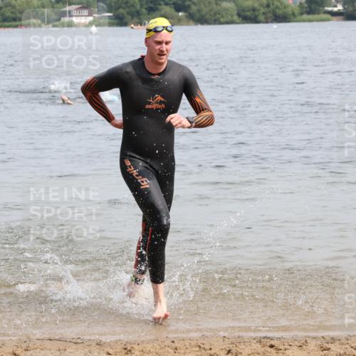 15.06.2025 - 27. Vierlanden-Triathlon Lena Gebhardt http://msf.ph/oto/8027710 15.06.2025 11:00:52 Schwimmen 637, 681, 699, 746 meine-sportfotos.de