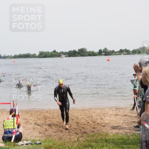 21.06.2025 - 27. Vierlanden-Triathlon MichiJ http://msf.ph/oto/8027725 15.06.2026 10:58:09 Schwimmen 640, 762, 769 meine-sportfotos.de