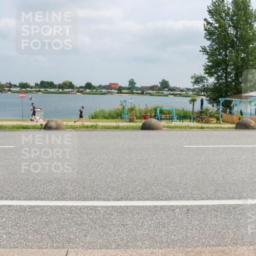 21.06.2025 - 27. Vierlanden-Triathlon H.Heesch http://msf.ph/oto/8027733 15.06.2025 12:19:47 Radfahren 678, 743 meine-sportfotos.de