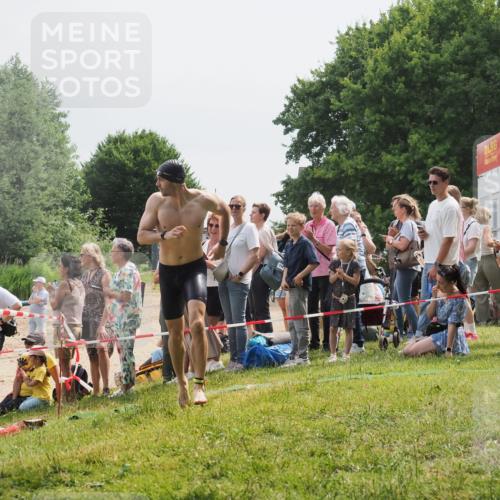 15.06.2025 - 27. Vierlanden-Triathlon KatJ http://msf.ph/oto/8027736 15.06.2025 11:01:30 Schwimmen 717, 808, 869 meine-sportfotos.de