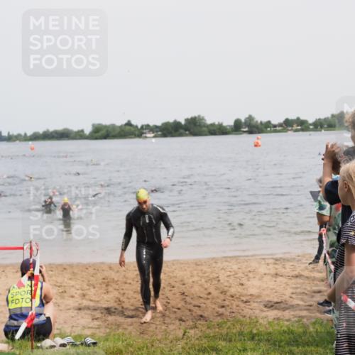 21.06.2025 - 27. Vierlanden-Triathlon MichiJ http://msf.ph/oto/8027744 15.06.2026 10:58:09 Schwimmen 640, 762, 769 meine-sportfotos.de