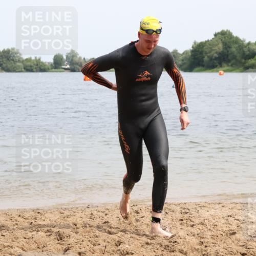 15.06.2025 - 27. Vierlanden-Triathlon Lena Gebhardt http://msf.ph/oto/8027745 15.06.2025 11:00:53 Schwimmen 637, 681, 699, 746 meine-sportfotos.de
