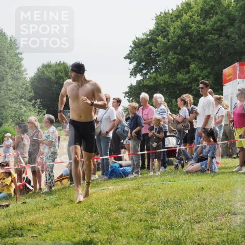 15.06.2025 - 27. Vierlanden-Triathlon KatJ http://msf.ph/oto/8027756 15.06.2025 11:01:30 Schwimmen 717, 808, 869 meine-sportfotos.de
