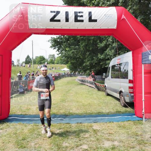 21.06.2025 - 27. Vierlanden-Triathlon MichiJ http://msf.ph/oto/8027770 15.06.2026 12:08:15 Ziel 87 meine-sportfotos.de