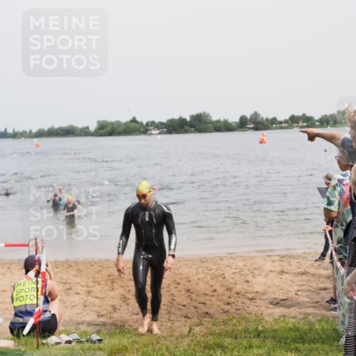 21.06.2025 - 27. Vierlanden-Triathlon MichiJ http://msf.ph/oto/8027772 15.06.2026 10:58:10 Schwimmen 640, 762, 769 meine-sportfotos.de