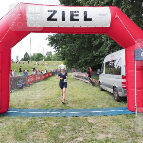 21.06.2025 - 27. Vierlanden-Triathlon MichiJ http://msf.ph/oto/8027795 15.06.2026 12:09:40 Ziel 603 meine-sportfotos.de