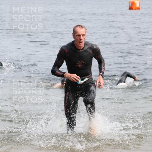 15.06.2025 - 27. Vierlanden-Triathlon Lena Gebhardt http://msf.ph/oto/8027809 15.06.2025 11:01:16 Schwimmen 717, 808, 869 meine-sportfotos.de