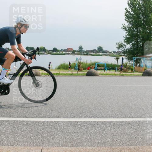 21.06.2025 - 27. Vierlanden-Triathlon H.Heesch http://msf.ph/oto/8027811 15.06.2025 11:22:28 Radfahren 218, 767, 920 meine-sportfotos.de