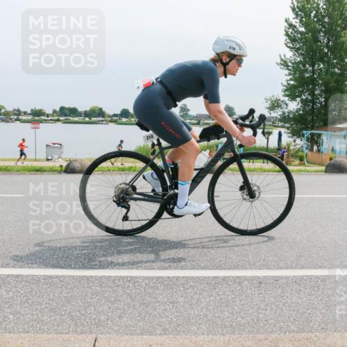 21.06.2025 - 27. Vierlanden-Triathlon H.Heesch http://msf.ph/oto/8027832 15.06.2025 11:22:28 Radfahren 218, 767, 920 meine-sportfotos.de