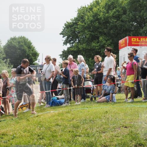 15.06.2025 - 27. Vierlanden-Triathlon KatJ http://msf.ph/oto/8027834 15.06.2025 11:01:39 Schwimmen 701, 717 meine-sportfotos.de