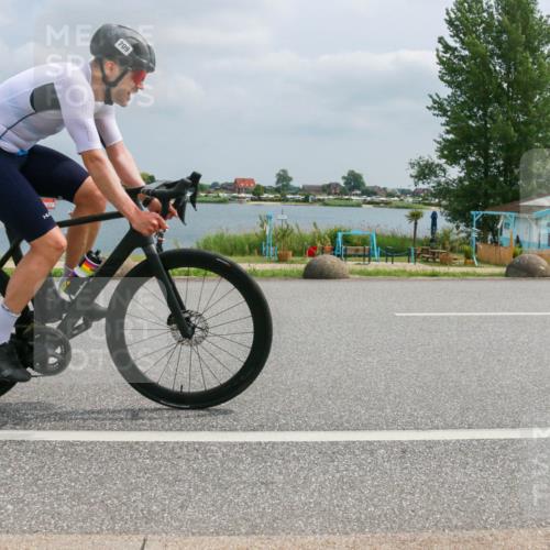21.06.2025 - 27. Vierlanden-Triathlon H.Heesch http://msf.ph/oto/8027853 15.06.2025 12:20:14 Radfahren 709, 922 meine-sportfotos.de