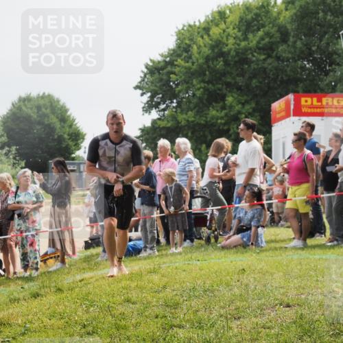 15.06.2025 - 27. Vierlanden-Triathlon KatJ http://msf.ph/oto/8027857 15.06.2025 11:01:40 Schwimmen 701 meine-sportfotos.de