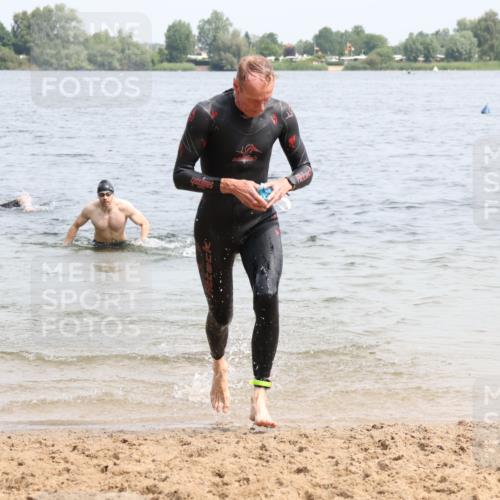 15.06.2025 - 27. Vierlanden-Triathlon Lena Gebhardt http://msf.ph/oto/8027859 15.06.2025 11:01:18 Schwimmen 717, 808, 869 meine-sportfotos.de