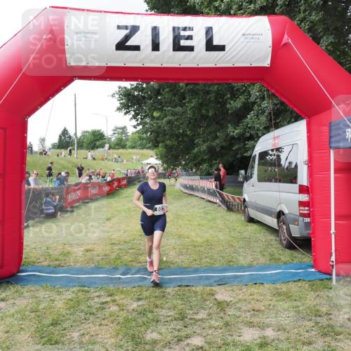21.06.2025 - 27. Vierlanden-Triathlon MichiJ http://msf.ph/oto/8027864 15.06.2026 12:09:41 Ziel 603 meine-sportfotos.de