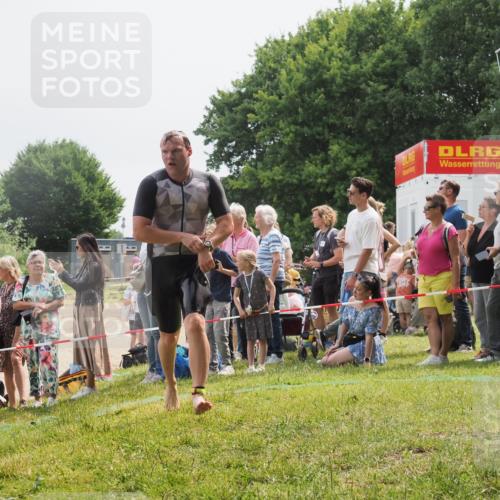 15.06.2025 - 27. Vierlanden-Triathlon KatJ http://msf.ph/oto/8027868 15.06.2025 11:01:40 Schwimmen 701 meine-sportfotos.de