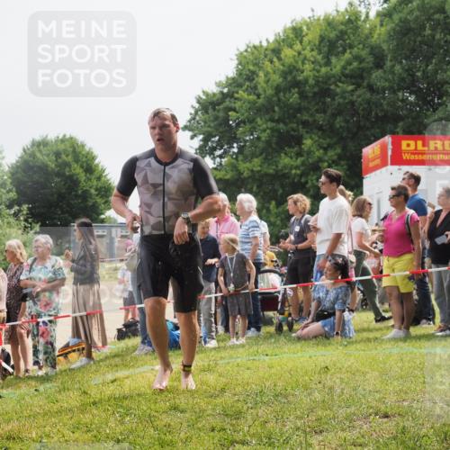 15.06.2025 - 27. Vierlanden-Triathlon KatJ http://msf.ph/oto/8027874 15.06.2025 11:01:41 Schwimmen 701 meine-sportfotos.de