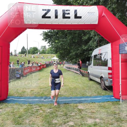 21.06.2025 - 27. Vierlanden-Triathlon MichiJ http://msf.ph/oto/8027881 15.06.2026 12:09:41 Ziel 603 meine-sportfotos.de