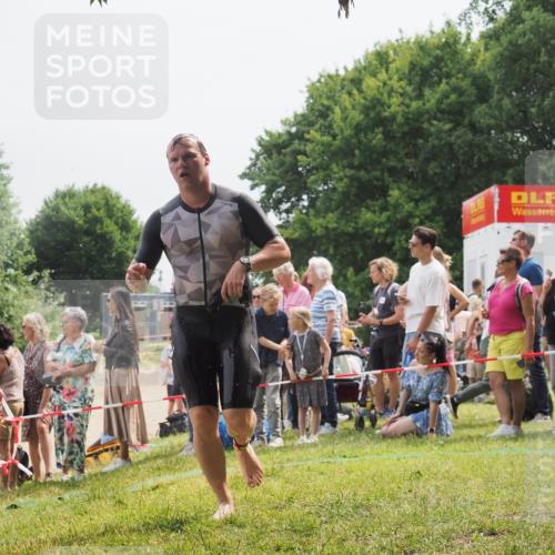 15.06.2025 - 27. Vierlanden-Triathlon KatJ http://msf.ph/oto/8027884 15.06.2025 11:01:41 Schwimmen 701 meine-sportfotos.de