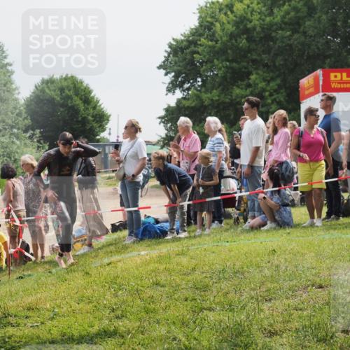 15.06.2025 - 27. Vierlanden-Triathlon KatJ http://msf.ph/oto/8027893 15.06.2025 11:02:00 Schwimmen 867 meine-sportfotos.de