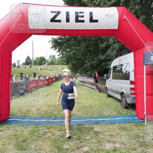 21.06.2025 - 27. Vierlanden-Triathlon MichiJ http://msf.ph/oto/8027899 15.06.2026 12:09:42 Ziel 603 meine-sportfotos.de