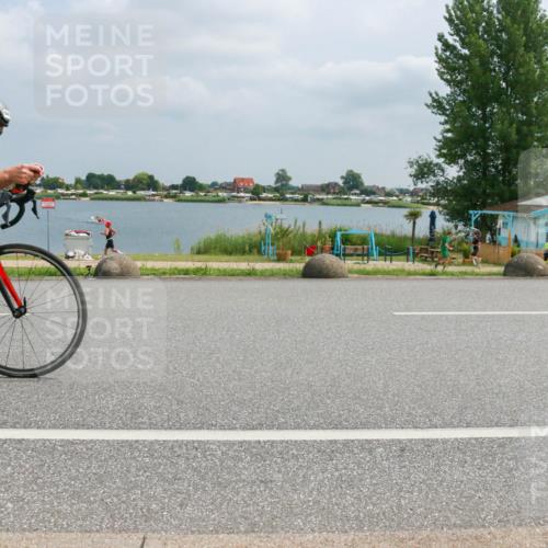 21.06.2025 - 27. Vierlanden-Triathlon H.Heesch http://msf.ph/oto/8027900 15.06.2025 12:20:48 Radfahren 649 meine-sportfotos.de
