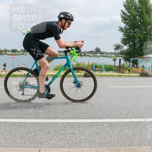 21.06.2025 - 27. Vierlanden-Triathlon H.Heesch http://msf.ph/oto/8027928 15.06.2025 12:20:54 Radfahren 710 meine-sportfotos.de