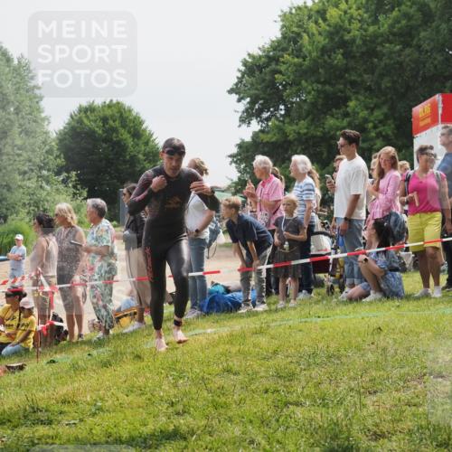 15.06.2025 - 27. Vierlanden-Triathlon KatJ http://msf.ph/oto/8027931 15.06.2025 11:02:01 Schwimmen 867 meine-sportfotos.de