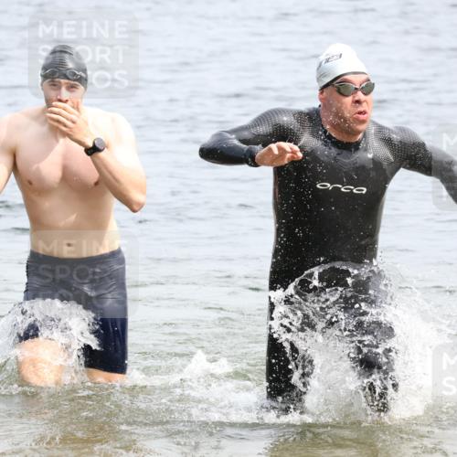 15.06.2025 - 27. Vierlanden-Triathlon Lena Gebhardt http://msf.ph/oto/8027936 15.06.2025 11:01:22 Schwimmen 717, 808, 869 meine-sportfotos.de