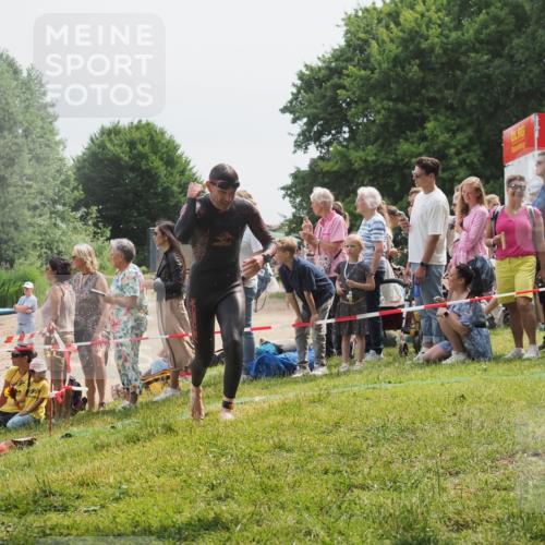 15.06.2025 - 27. Vierlanden-Triathlon KatJ http://msf.ph/oto/8027942 15.06.2025 11:02:01 Schwimmen 867 meine-sportfotos.de