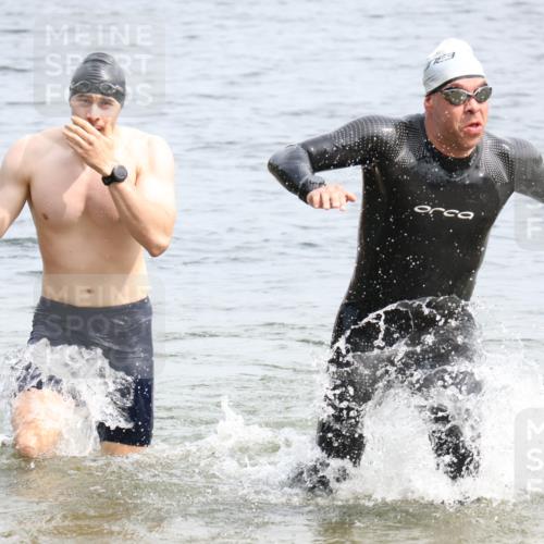 15.06.2025 - 27. Vierlanden-Triathlon Lena Gebhardt http://msf.ph/oto/8027945 15.06.2025 11:01:22 Schwimmen 717, 808, 869 meine-sportfotos.de