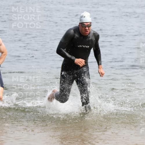 15.06.2025 - 27. Vierlanden-Triathlon Lena Gebhardt http://msf.ph/oto/8027961 15.06.2025 11:01:23 Schwimmen 717, 808, 869 meine-sportfotos.de