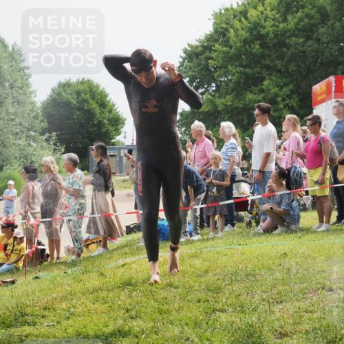 15.06.2025 - 27. Vierlanden-Triathlon KatJ http://msf.ph/oto/8027964 15.06.2025 11:02:02 Schwimmen 867 meine-sportfotos.de