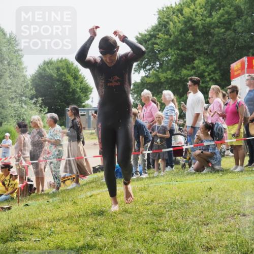 15.06.2025 - 27. Vierlanden-Triathlon KatJ http://msf.ph/oto/8027973 15.06.2025 11:02:02 Schwimmen 867 meine-sportfotos.de