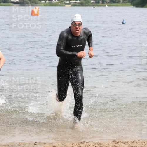 15.06.2025 - 27. Vierlanden-Triathlon Lena Gebhardt http://msf.ph/oto/8027975 15.06.2025 11:01:23 Schwimmen 717, 808, 869 meine-sportfotos.de