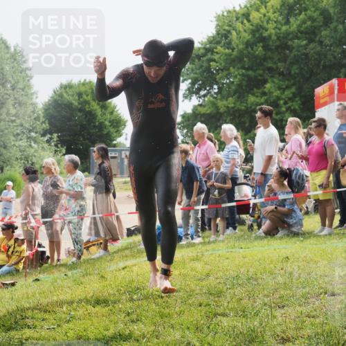 15.06.2025 - 27. Vierlanden-Triathlon KatJ http://msf.ph/oto/8027979 15.06.2025 11:02:03 Schwimmen 867 meine-sportfotos.de