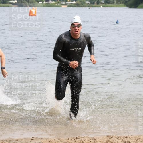 15.06.2025 - 27. Vierlanden-Triathlon Lena Gebhardt http://msf.ph/oto/8027980 15.06.2025 11:01:24 Schwimmen 717, 808, 869 meine-sportfotos.de