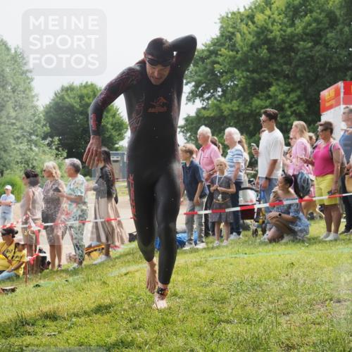 15.06.2025 - 27. Vierlanden-Triathlon KatJ http://msf.ph/oto/8027983 15.06.2025 11:02:03 Schwimmen 867 meine-sportfotos.de