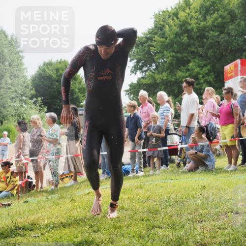 15.06.2025 - 27. Vierlanden-Triathlon KatJ http://msf.ph/oto/8027990 15.06.2025 11:02:03 Schwimmen 867 meine-sportfotos.de