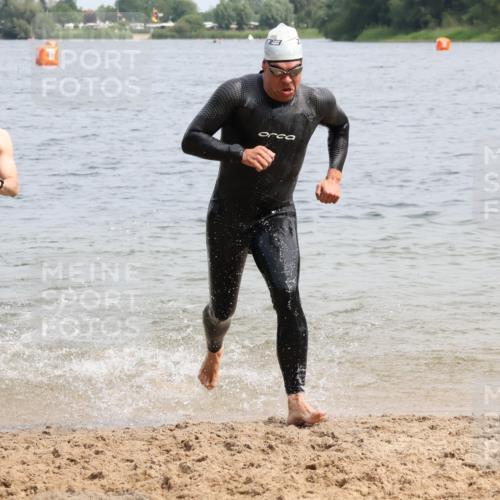 15.06.2025 - 27. Vierlanden-Triathlon Lena Gebhardt http://msf.ph/oto/8027991 15.06.2025 11:01:24 Schwimmen 717, 808, 869 meine-sportfotos.de