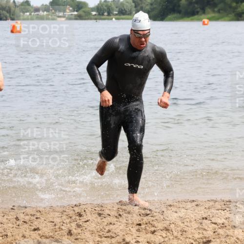 15.06.2025 - 27. Vierlanden-Triathlon Lena Gebhardt http://msf.ph/oto/8027993 15.06.2025 11:01:24 Schwimmen 717, 808, 869 meine-sportfotos.de