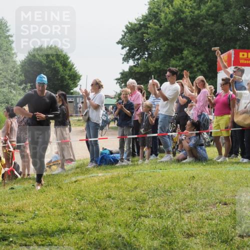 15.06.2025 - 27. Vierlanden-Triathlon KatJ http://msf.ph/oto/8027995 15.06.2025 11:02:16 Schwimmen 734, 851 meine-sportfotos.de