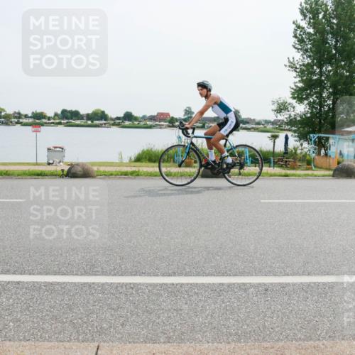15.06.2025 - 27. Vierlanden-Triathlon H.Heesch http://msf.ph/oto/8028025 15.06.2025 10:28:46 Radfahren 26, 71 meine-sportfotos.de