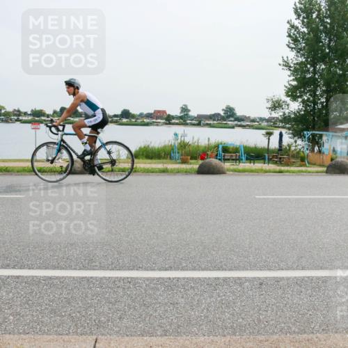 15.06.2025 - 27. Vierlanden-Triathlon H.Heesch http://msf.ph/oto/8028034 15.06.2025 10:28:46 Radfahren 26, 71 meine-sportfotos.de