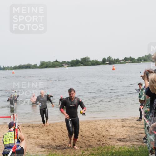 21.06.2025 - 27. Vierlanden-Triathlon MichiJ http://msf.ph/oto/8028053 15.06.2026 10:58:27 Schwimmen 643, 710, 732, 741 meine-sportfotos.de