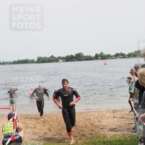 21.06.2025 - 27. Vierlanden-Triathlon MichiJ http://msf.ph/oto/8028069 15.06.2026 10:58:27 Schwimmen 643, 710, 732, 741 meine-sportfotos.de