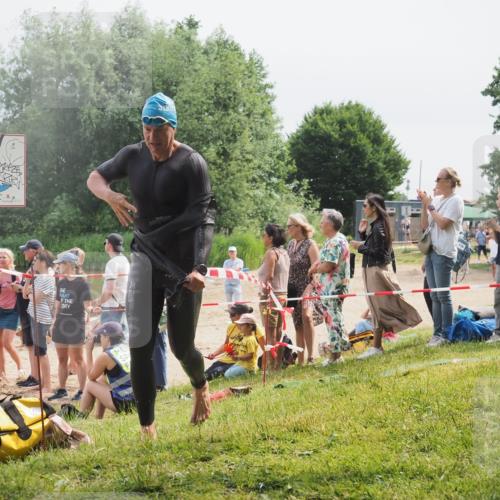 15.06.2025 - 27. Vierlanden-Triathlon KatJ http://msf.ph/oto/8028073 15.06.2025 11:02:18 Schwimmen 687, 734, 851 meine-sportfotos.de