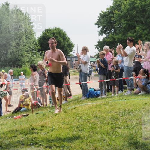 15.06.2025 - 27. Vierlanden-Triathlon KatJ http://msf.ph/oto/8028082 15.06.2025 11:02:21 Schwimmen 687, 734, 851 meine-sportfotos.de