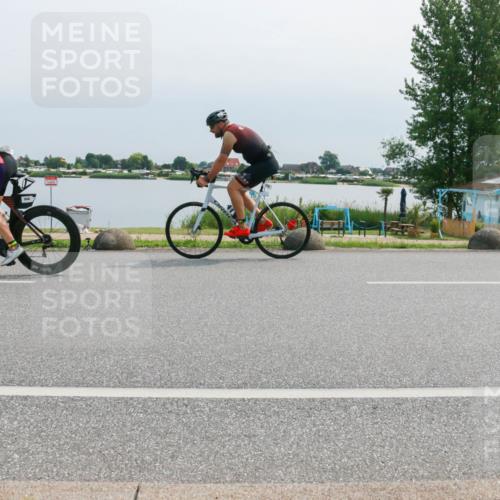 21.06.2025 - 27. Vierlanden-Triathlon H.Heesch http://msf.ph/oto/8028090 15.06.2025 11:22:56 Radfahren 109, 770, 776, 946 meine-sportfotos.de