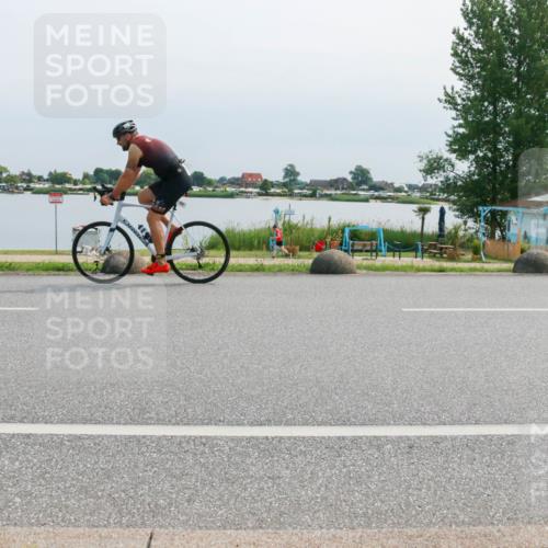 21.06.2025 - 27. Vierlanden-Triathlon H.Heesch http://msf.ph/oto/8028094 15.06.2025 11:22:56 Radfahren 109, 770, 776, 946 meine-sportfotos.de